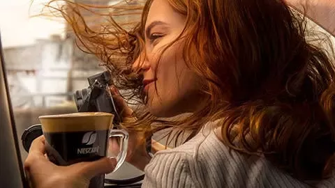 starbucks-cold-brew-drinking