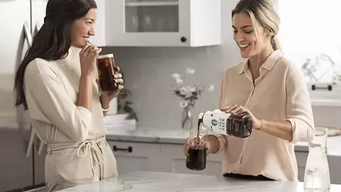 starbucks-cold-brew-drinking